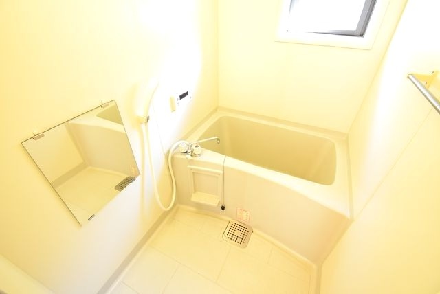 ��ʌ�����s�ђ��̃A�p�[�g�̃o�X