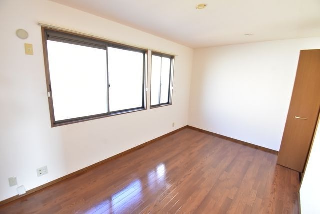 ��ʌ�����s�ђ��̃A�p�[�g�̐Q��