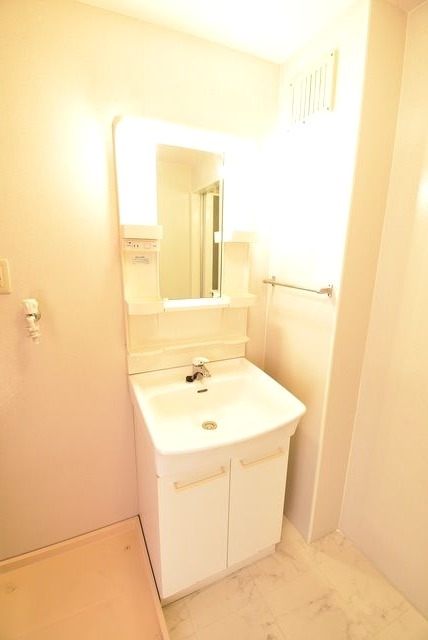 ��ʌ�����s�ђ��̃A�p�[�g�̐��ʏ�