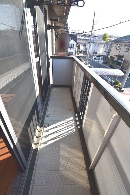 ��ʌ�����s�ђ��̃A�p�[�g�̃o���R�j�[