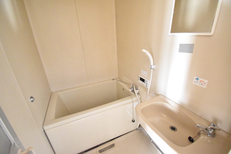 ��ʌ��������܎s�k��g�쒬�Q���ڂ̃A�p�[�g�̃o�X