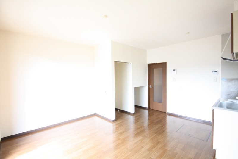 ��ʌ��������܎s������厚����̃e���X�n�E�X�̋��ԁE���r���O