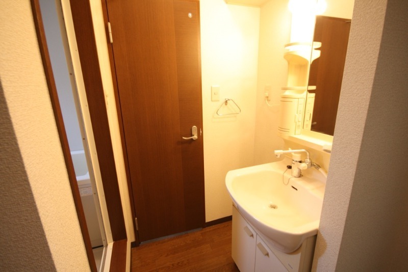 ��ʌ��������܎s������厚����̃e���X�n�E�X�̐��ʏ�