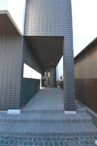 ��ʌ��������܎s�΋�厚���̃}���V�����̃G���g�����X