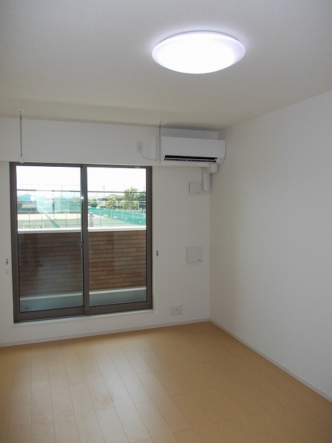 ��ʌ��z�J�s���C�N�^�E���U���ڂ̃A�p�[�g�̋��ԁE���r���O