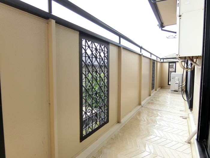 ��ʌ��������܎s��{��O���S���ڂ̃A�p�[�g�̃o���R�j�[