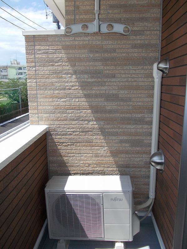 ��ʌ��z�J�s���C�N�^�E���U���ڂ̃A�p�[�g�̃o���R�j�[