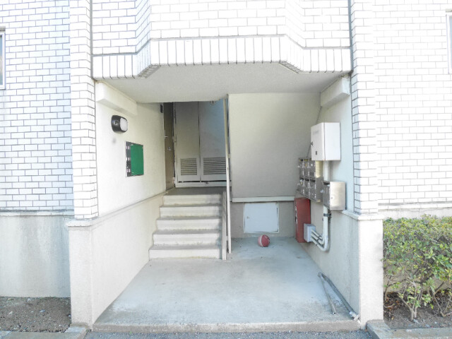 ��ʌ��������܎s������ۃ��蒬�̃}���V�����̃G���g�����X