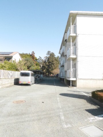 ��ʌ��������܎s������ۃ��蒬�̃}���V�����̒��ԏ�