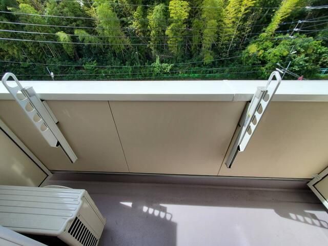 ��ʌ��������܎s�΋�����Q���ڂ̃A�p�[�g�̃o���R�j�[