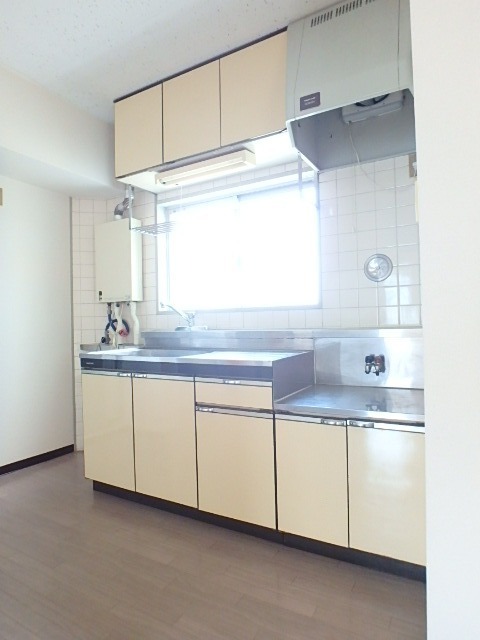 ��ʌ��������܎s�΋擌�Y�a�Q���ڂ̃}���V�����̃L�b�`��