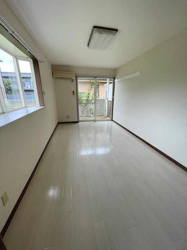 ��ʌ��������܎s��΋搼���̃A�p�[�g�̋��ԁE���r���O