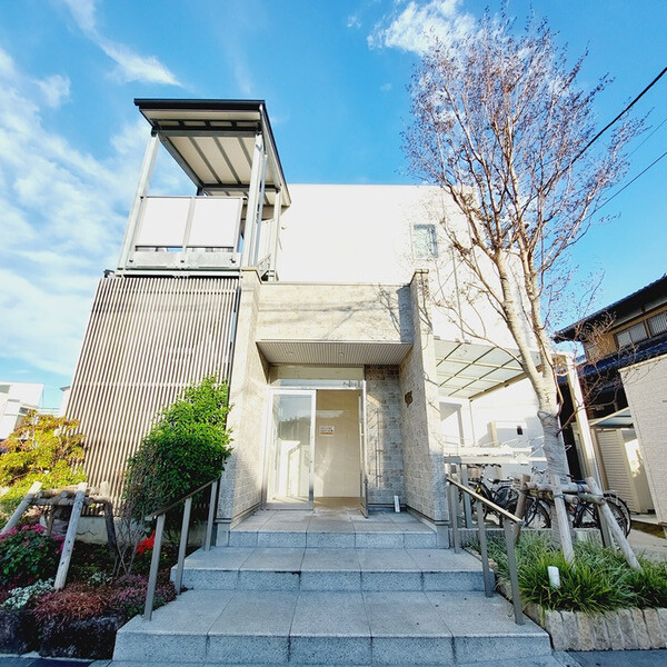 ��ʌ�����s�厚������̃A�p�[�g�̌����O��