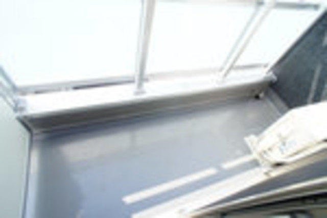 ��ʌ�����s�݉ƒ��̃}���V�����̃o���R�j�[