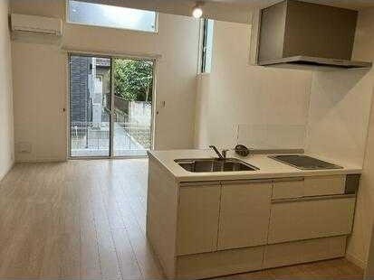 ��ʌ�����s�厚����̃A�p�[�g�̃L�b�`��