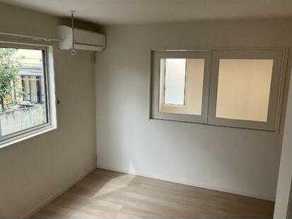 ��ʌ�����s�厚����̃A�p�[�g�̐Q��