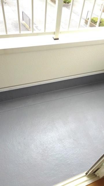 ��ʌ��������܎s��΋撇���Q���ڂ̃A�p�[�g�̃o���R�j�[