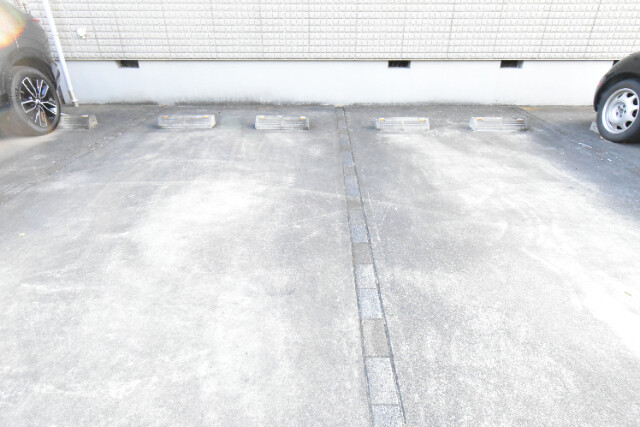 ��ʌ�����s������P���ڂ̃}���V�����̒��ԏ�