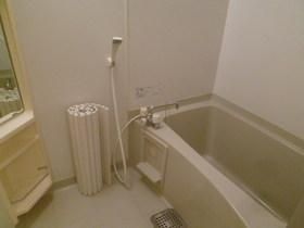 ��ʌ�����s�����J�{���P���ڂ̃A�p�[�g�̃o�X