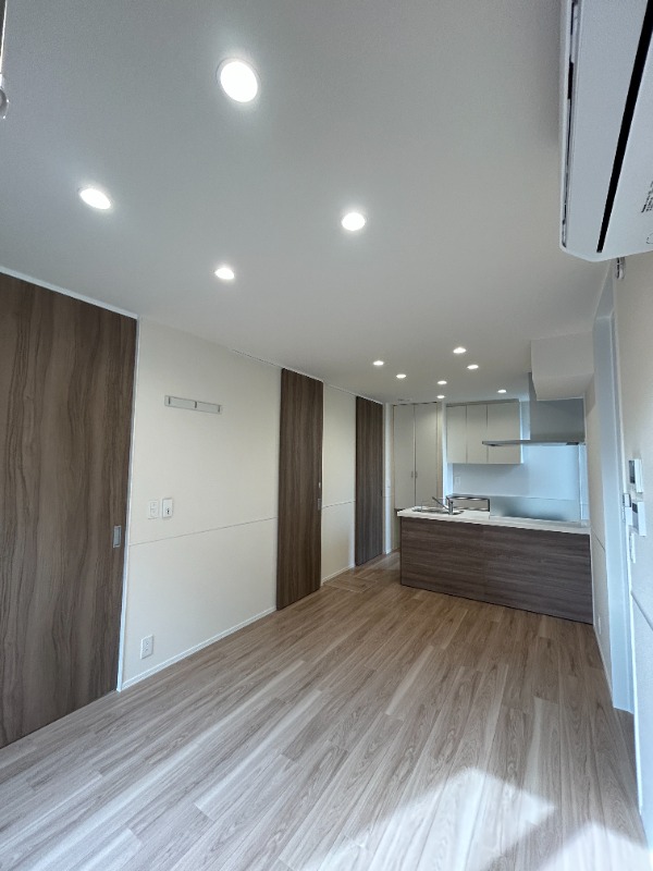 ��ʌ��������܎s�Y�a��j���J�R���ڂ̃}���V�����̋��ԁE���r���O