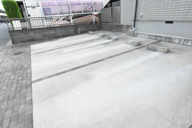 ��ʌ�����s�˒˓��P���ڂ̃}���V�����̒��ԏ�