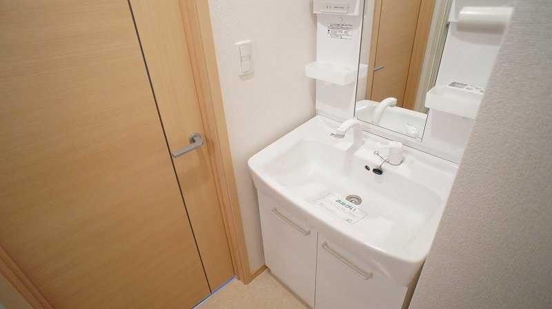 ��ʌ��k�����S�ɓޒ������j�S���ڂ̃A�p�[�g�̐��ʏ�