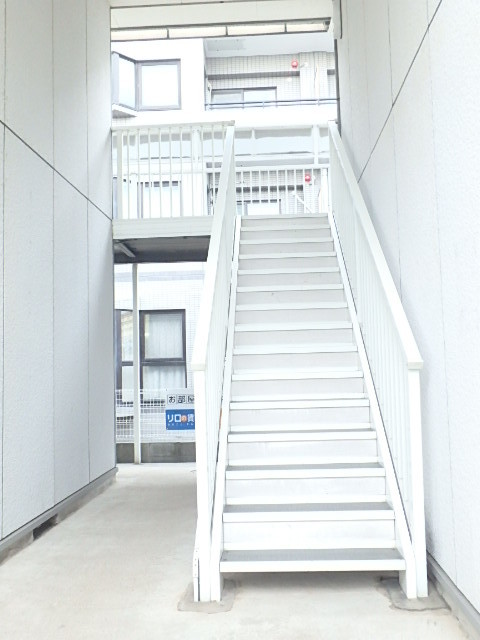 ��ʌ��������܎s��{��x�̓����P���ڂ̃A�p�[�g�̃G���g�����X