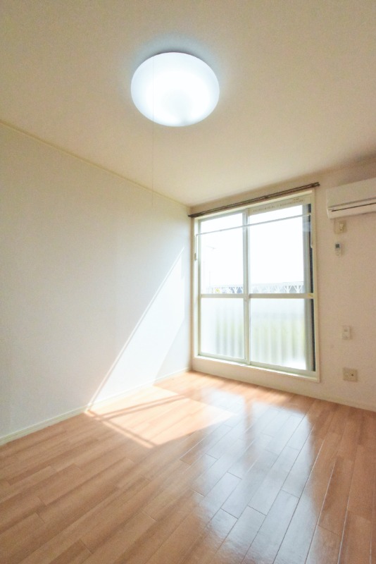 ��ʌ����R�s�厚�k���]�̃A�p�[�g�̂��̑������E�X�y�[�X