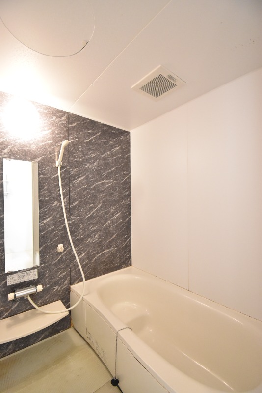 ��ʌ��������܎s�΋�厚�O���̃A�p�[�g�̃o�X