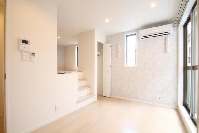 ��ʌ�����s�≺���S���ڂ̃A�p�[�g�̂��̑������E�X�y�[�X