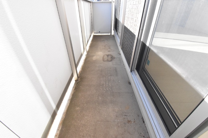 ��ʌ��������܎s�΋�厚�O���̃A�p�[�g�̃o���R�j�[