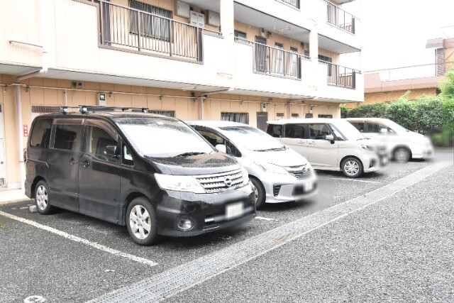 ��ʌ�����s������U���ڂ̃}���V�����̒��ԏ�