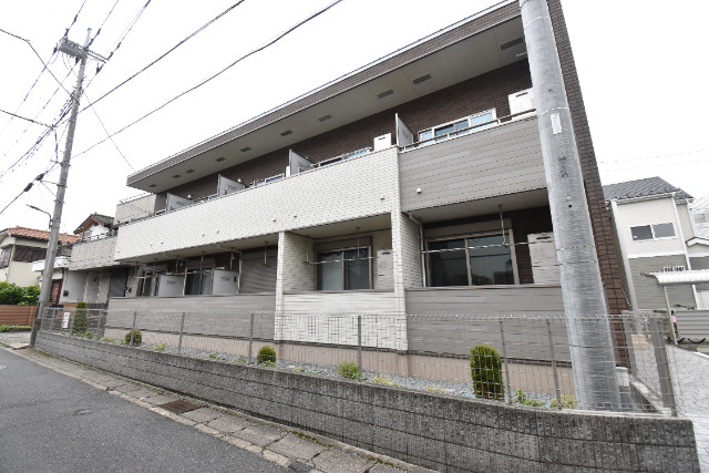 ��ʌ������s�����Q����2-18-1�̃A�p�[�g�̌����O��