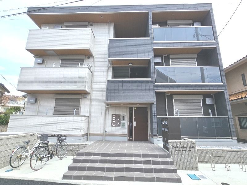 ��ʌ��������܎s��{��㏬���̃A�p�[�g�̌����O��