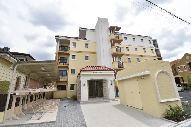 ��ʌ��������܎s��{��听���R����233�̃}���V�����̌����O��