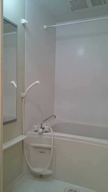 ��ʌ��k�����S�ɓޒ������R���ڂ̃A�p�[�g�̃o�X