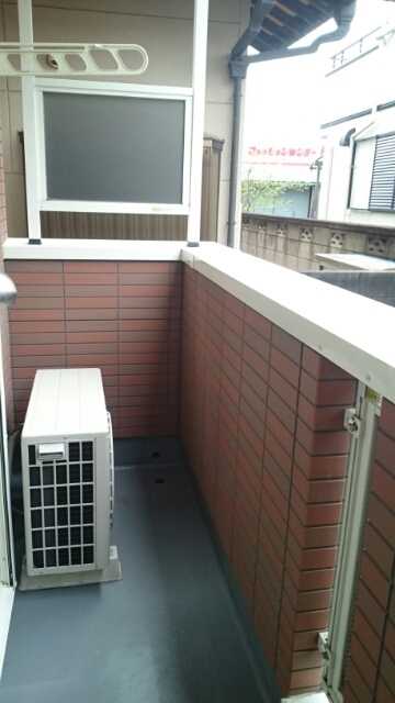 ��ʌ��k�����S�ɓޒ������R���ڂ̃A�p�[�g�̃o���R�j�[