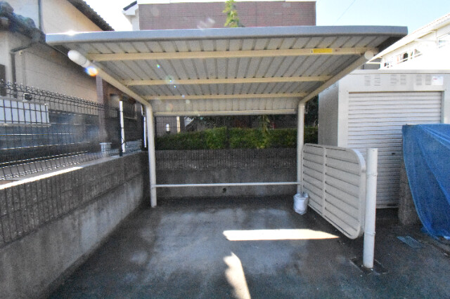 ��ʌ��k�����S�ɓޒ������R���ڂ̃A�p�[�g�̂��̑�