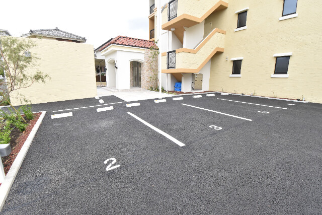 ��ʌ��������܎s��{��听���R���ڂ̃}���V�����̒��ԏ�