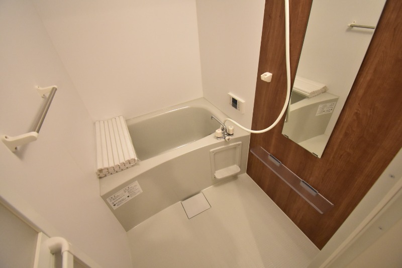 ��ʌ��������܎s��{����ؒ��Q���ڂ̃A�p�[�g�̃o�X