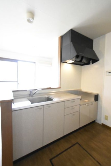 ��ʌ��������܎s�k��{�����̃e���X�n�E�X�̃L�b�`��