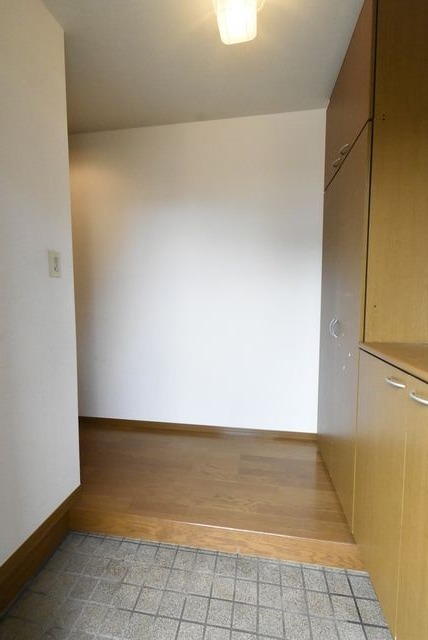 ��ʌ��������܎s�k��{�����̃e���X�n�E�X�̌���