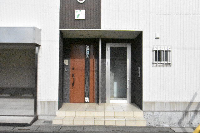 ��ʌ��@�c�s���P���ڂ̃}���V�����̃G���g�����X