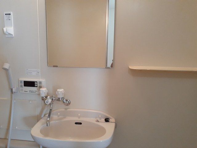 ��ʌ��������܎s�΋擌�Y�a�R���ڂ̃A�p�[�g�̐��ʏ�