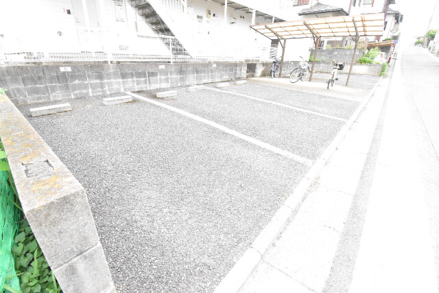 ��ʌ��������܎s�΋擌�Y�a�R���ڂ̃A�p�[�g�̒��ԏ�