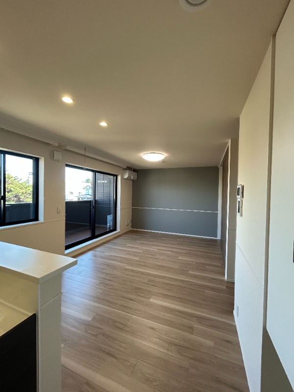 ��ʌ��������܎s�k��y�C���Q���ڂ̃}���V�����̋����E���r���O