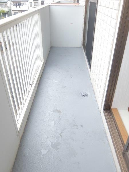 ��ʌ������s�������̃A�p�[�g�̃o���R�j�[