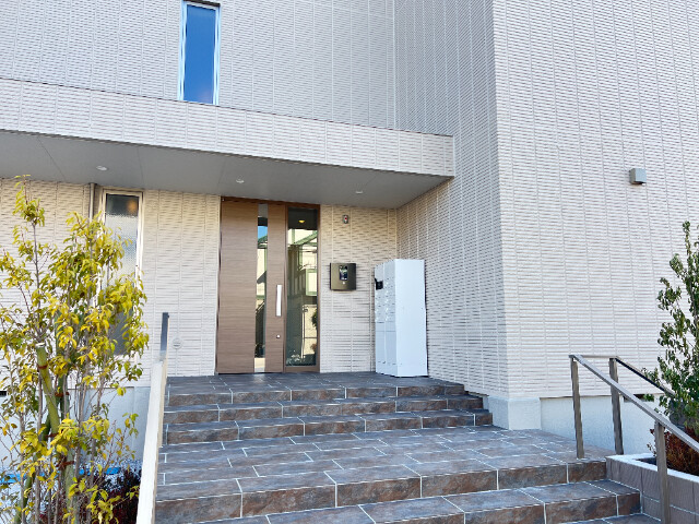 ��ʌ��O���s����c�Q���ڂ̃}���V�����̃G���g�����X