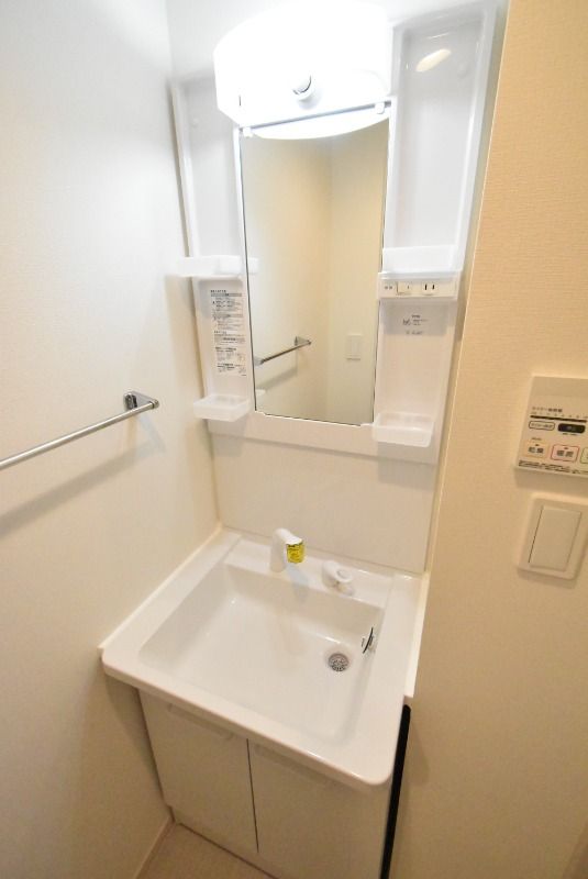 ��ʌ�����s����T���ڂ̃}���V�����̐��ʏ�