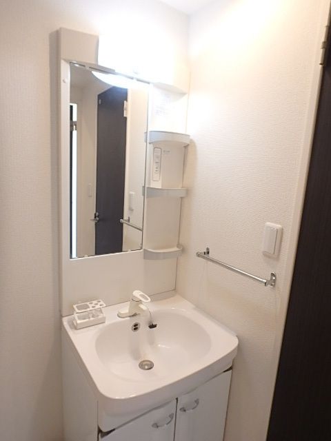 ��ʌ��������܎s�k��{�����P���ڂ̃A�p�[�g�̐��ʏ�